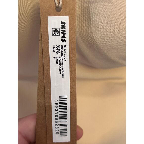Skims Body Core - Sculpt Underwire Mid Thigh Bodysuit Small NWT Sand Authentic - Picture 4 of 6